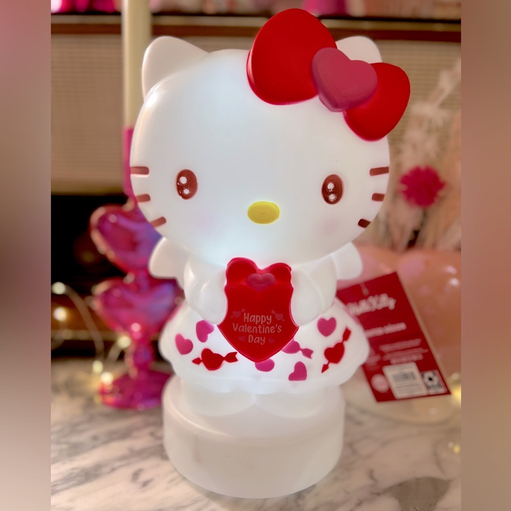 ✨NEW🩷Sanrio Hello Kitty Valentine’s Day Blow Mold Decor💌